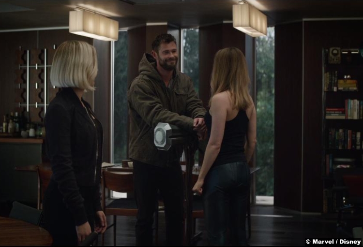 Avengers Endgame Thor Chris Hemsworth Brie Larson Captain Marvel Black Widow Scarlett Johansson