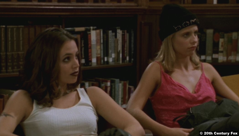 Buffy The Vampire Slayer S03e07: Eliza Dushku and Sarah Michelle Gellar as Faith and Buffy Summers