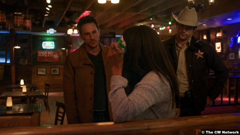 Roswell, New Mexico S03e02: Michael Trevino, Nathan Parsons and Heather Hemmens as Kyle Valenti, Max Evans and Maria DeLuca