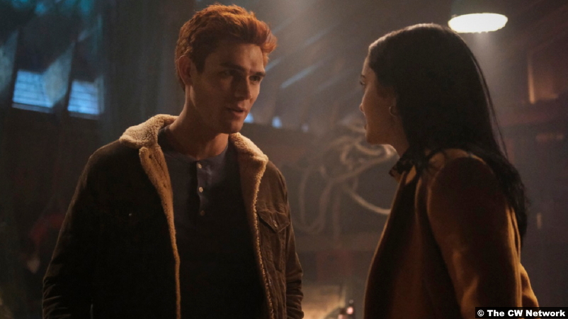 Riverdale S05e11: Charles Melton and Camila Mendes as Reggie Mantle and Veronica Lodge