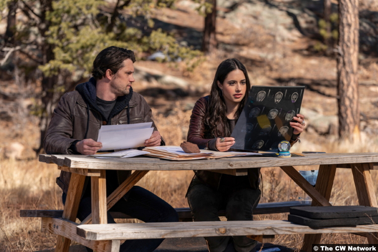 Roswell, New Mexico S03e09: Nathan Parsons and Jeanine Mason as Max Evans Liz Ortecho