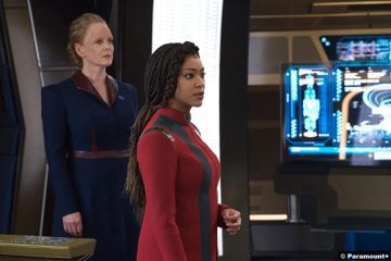Star Trek Discovery S04e01: Chelah Horsdal and Sonequa Martin-Green as Laira Rillak and Michael Burnham