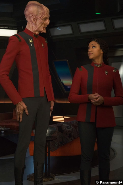 Star Trek Discovery S04e02: Doug Jones and Sonequa Martin-Green as Saru and Michael Burnham