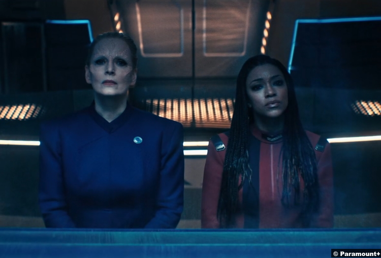 Star Trek Discovery S04e10: Chelah Horsdal and Sonequa Martin-Green as President Rillak and Captain Burnham