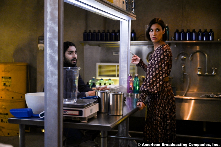 Big Sky S02e13: Vinny Chhibber and Janina Gavankar as Jag and Ren Bhullar