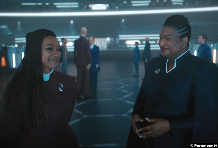 Star Trek Discovery S04e13: Sonequa Martin-Green and Stacey Abrams as Michael Burnham and Earth President