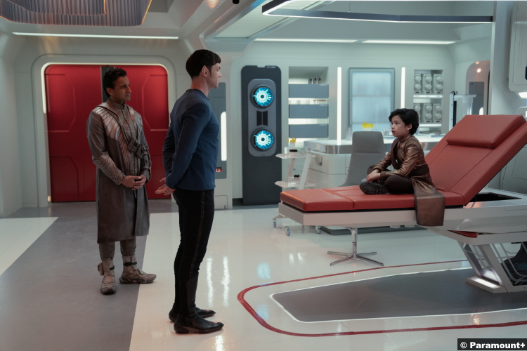 Star Trek Strange New Worlds S01e06: Husein Madhavji, Ethan Peck and Ian Ho as Elder Gamal, Spock and First Servant