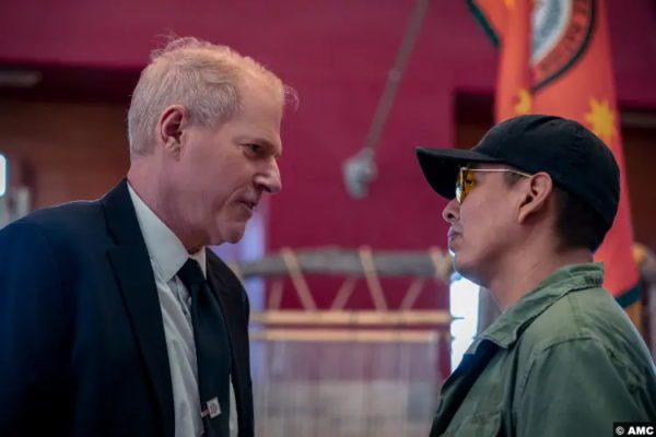 Dark Winds S01e06: Noah Emmerich and Jeremiah Bitsui as Whitover and James Hoski