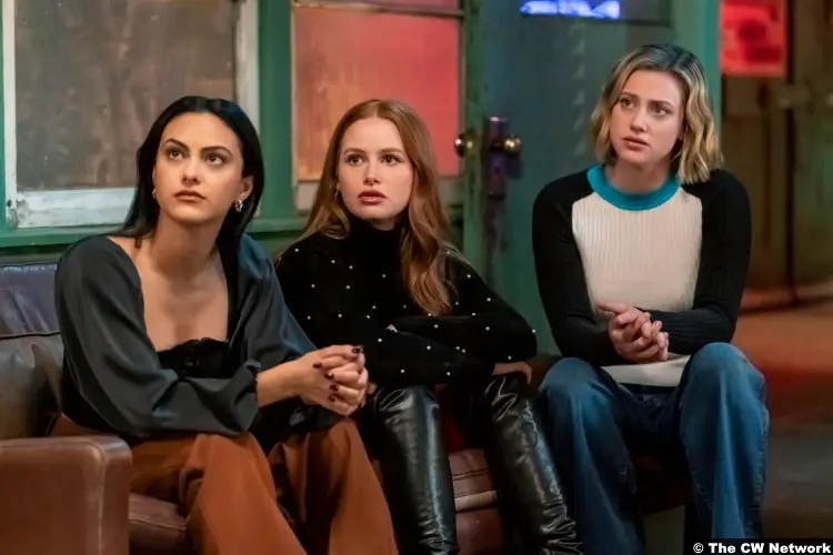 Riverdale S06e21: Camila Mendes, Madelaine Petsch and Lili Reinhart as Veronica, Cheryl and Betty