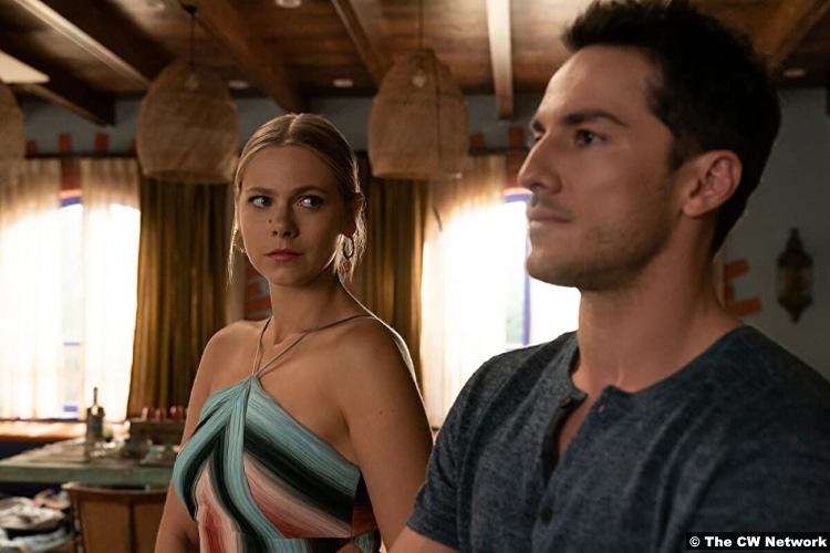 Roswell, New Mexico S04e06: Lily Cowles and Michael Trevino as Isobel and Kyle