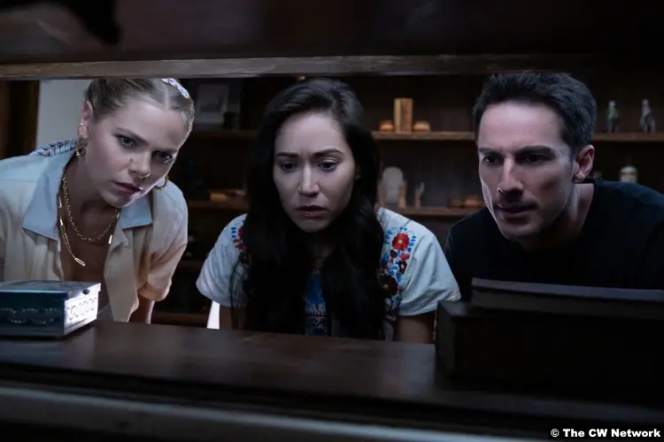 Roswell, New Mexico S04E05: Lily Cowles, Brigitte Kali Canales and Michael Trevino as Isobel, Tezca and Kyle