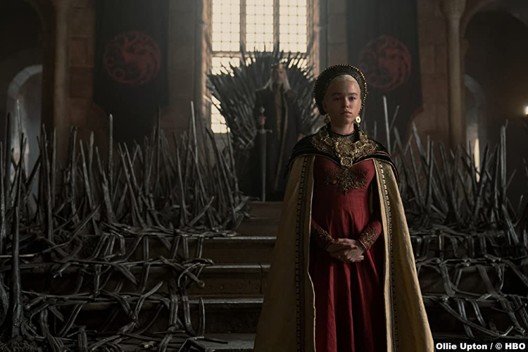 House of the Dragon S01e01: Paddy Considine and Milly Alcock as King Viserys and Princess Rhaenyra Targaryen