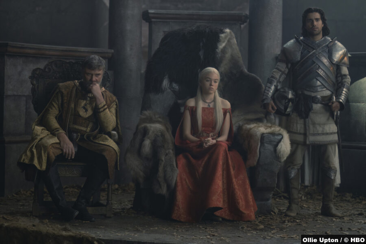 House of the Dragon S01e04: Julian Lewis Jones, Milly Alcock and Fabien Frankel as Lord Boremund Baratheon, Princess Rhaenyra Targaryen and Ser Criston Cole