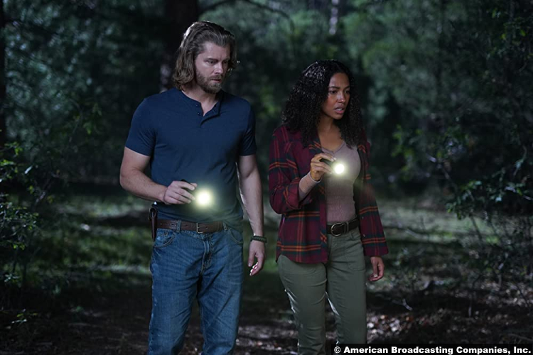 Big Sky S03e04: Luke Mitchell and Kylie Bunbury as Cormac Barnes and Cassie Dewell